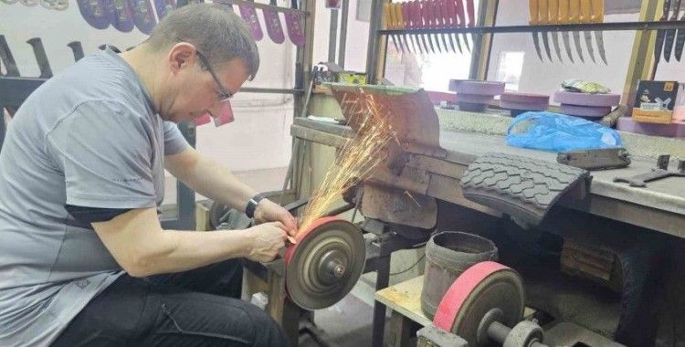 Bandırma’da bıçak bileme ustaları uzun mesaide
