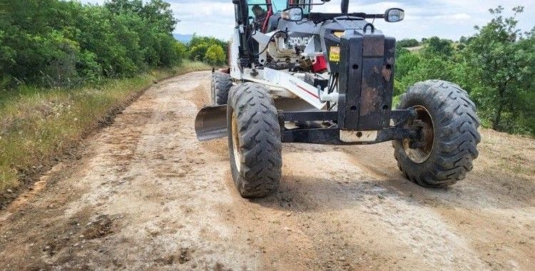 Balıkesir’de yangın emniyet şeritlerinin bakımı devam ediyor