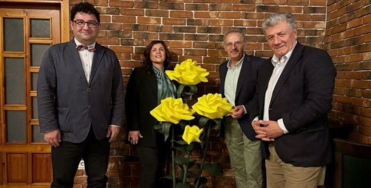 Başkan Çerçioğlu, yazarlarla fuarda bir araya geldi