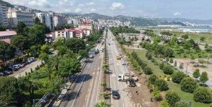 Trabzon’da devlet eski sahil yolu büyük ölçüde sel suları ve çamurdan temizlendi
