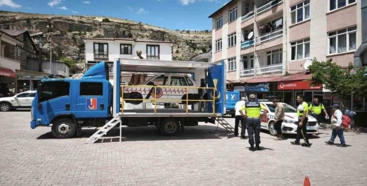 Çemişgezek’te emniyet kemeri simülasyon tırı farkındalık oluşturdu