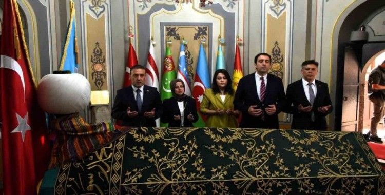 Bilecik Valisi Sözer Ertuğrul Gazi’nde dua ederek göreve başladı
