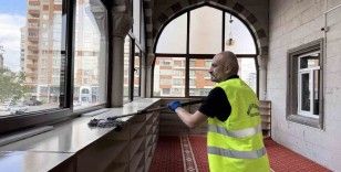 Melikgazi Belediyesi’nden bayram öncesi kapsamlı cami ve mezarlık temizliği
