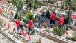 Kahramanmaraş’ta mezarlıklar bayrama hazır
