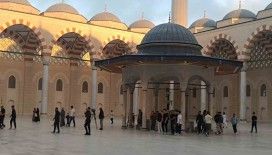 Çamlıca Camii’nde bayram namazı kılındı
