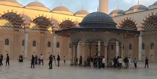 Çamlıca Camii’nde bayram namazı kılındı
