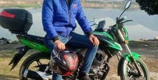 Bariyerlere çarpan genç motosiklet sürücüsü hayatını kaybetti
