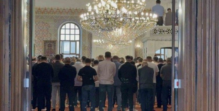 Düzce’de bayram namazında camiler doldu
