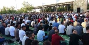 Adıyaman’da binlerce kişi bayram namazı için saf tuttu
