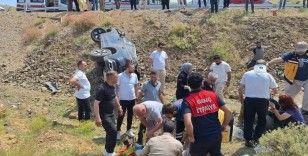 Bingöl’de otomobil şarampole devrildi: 4 yaralı

