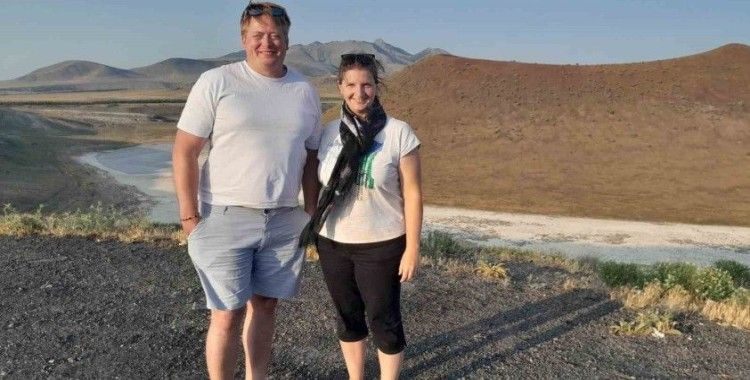 Avusturyalı çift, Türkiye turunda Meke Gölü’nde mola verdi