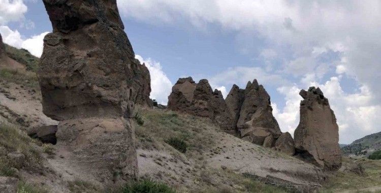 Sarıkamış’ın ’peri bacaları’ görenleri kendine hayran bırakıyor.