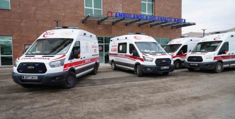 Niğde motosikletler kafa kafaya çarpıştı: 4 yaralı