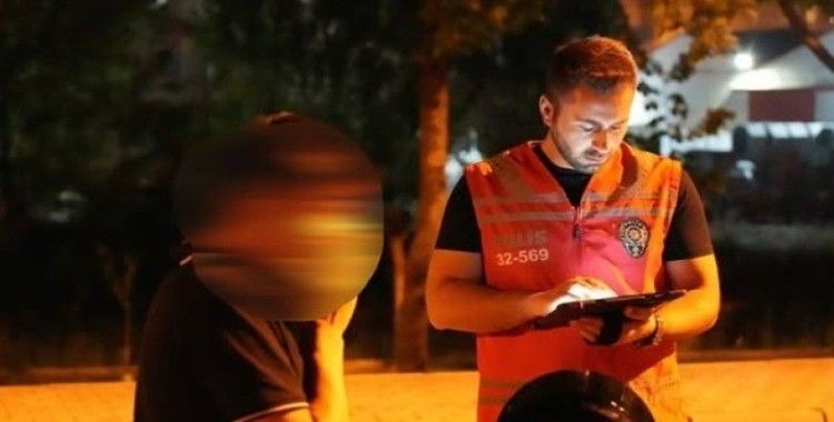 Isparta’da 1 saatlik asayiş ve trafik uygulamasında 236 kişi sorgulandı
