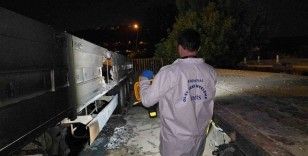 Park halindeki tırların dorselerini ateşe verdiler
