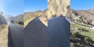 Hakkari’de tozlu yollar asfalta dönüşüyor
