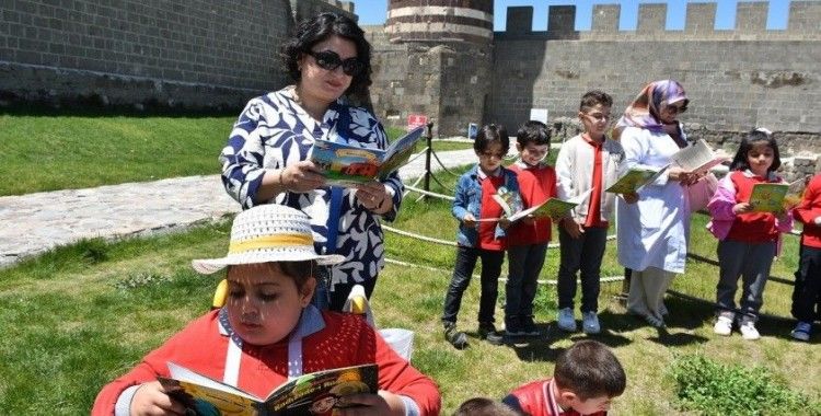 Erzurum kalesinde okuma şenliği