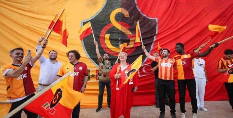 Galatasaray’ın 25. şampiyonluğu Senegal’de coşkuyla kutlandı