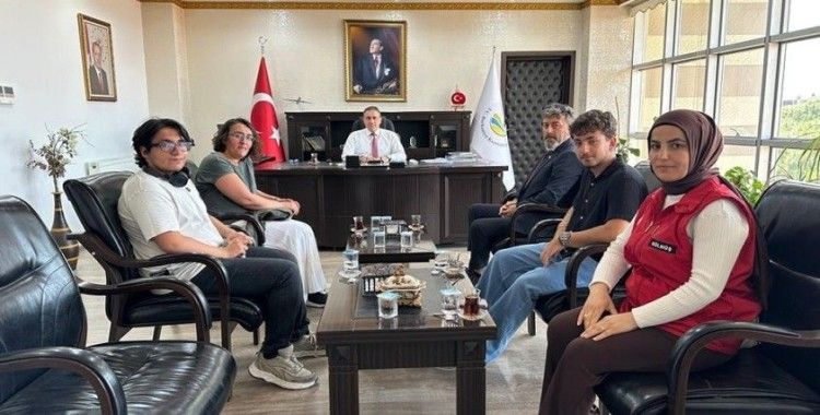 Kaymakam Memiş, münazara yarışmasında dereceye giren öğrencileri ödüllendirdi