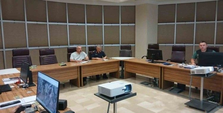 Vali Toraman Ayvacık yangınını Dardanos Yangın Yönetim Merkezinden takip etti