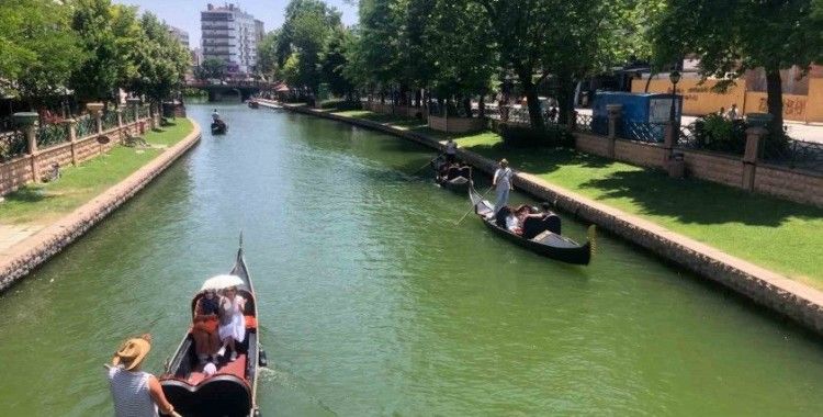 Yaz mevsiminin gelmesiyle gondol turlarına talep arttı
