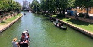 Yaz mevsiminin gelmesiyle gondol turlarına talep arttı

