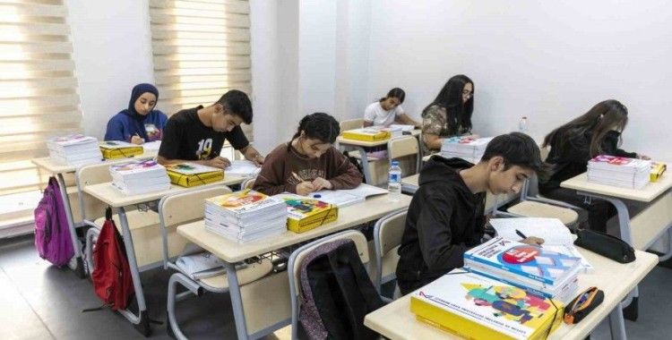Mersin’de YKS’ye girecek öğrencilere uzman desteği