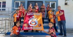 Gediz’de ilkokul öğrencilerinin şampiyonluk kutlaması beğeni topladı
