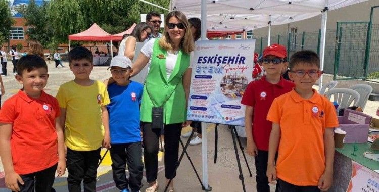 Eskişehir Vali Münir Raif İlkokulun ‘STEM Şenliği’ etkinliğinde