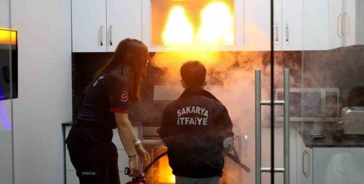 Geleceğin büyüklerine hayat kurtaracak eğitim: Afet bilinci kazanıyorlar