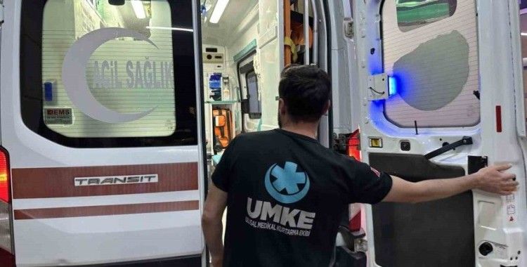 Oğluna engel olmak isterken silahla kazara vuruldu
