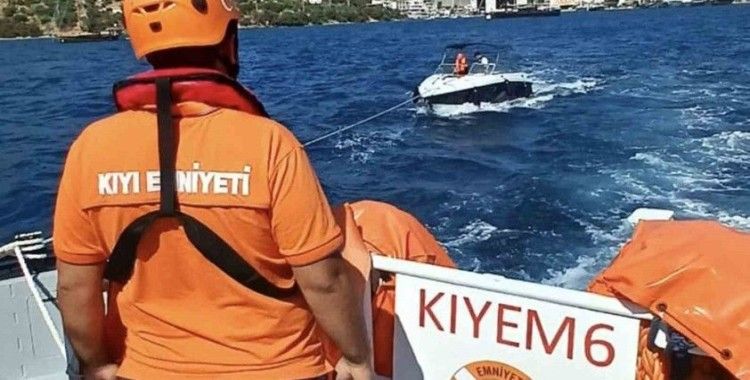 Bodrum’da içinde iki kişi bulunan ve sürüklenen tekne KIYEM ekiplerince kurtarıldı