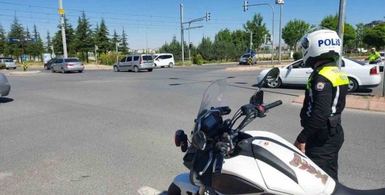 Kayseri Emniyeti ERÜ yerleşkesinde 90 adayı sınava yetiştirdi