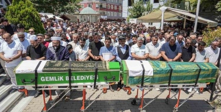 Gölde boğulan iki küçük kuzen yan yana uğurlandı