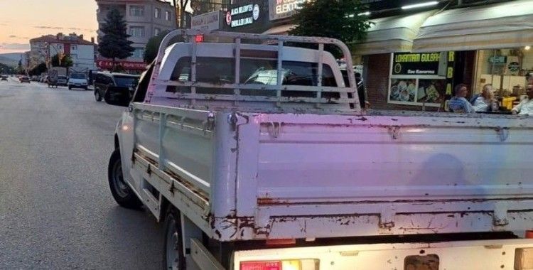 Kamyonetin yaya yaralandı