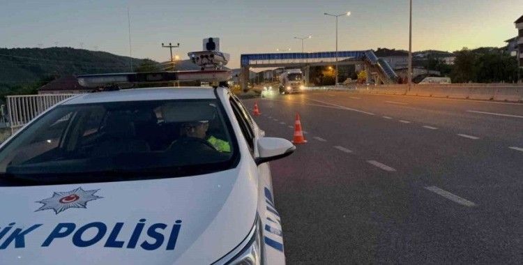 26’sı alkolden 215 araç trafikten men edildi