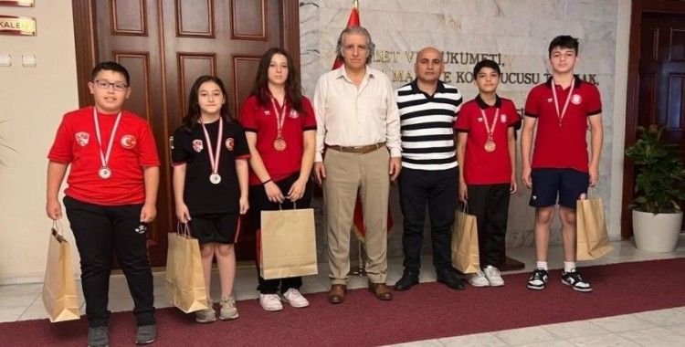 Kuşadası’nda başarılı sporcular Kaymakam Keklik ile görüştü