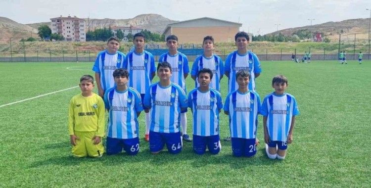 Akkışla’da ücretsiz futbol kursu