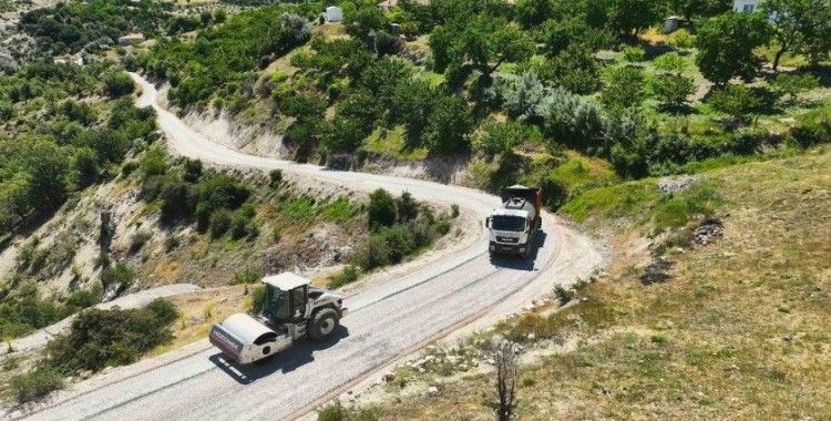 Büyükşehir Belediyesi Bağköy Mahallesi’nin yolunu güvenli hale getirdi
