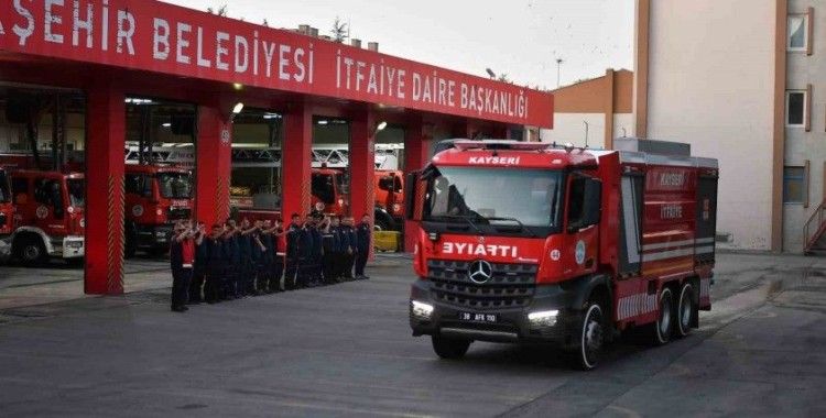 Kayseri itfaiyesi yangınla mücadele için Manisa’ya gitti