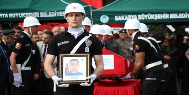 Çankırı’daki kazada hayatını kaybeden polis özel harekat kursiyeri Sakarya’da defnedildi