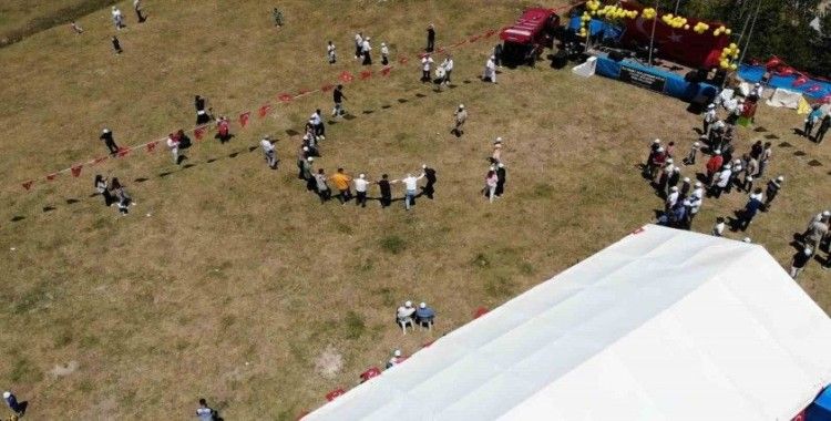 Bayburt’un 2 bin 114 rakımlı dağ köyünde ilk kez düzenlenen piknik şöleni renkli görüntülere sahne oldu
