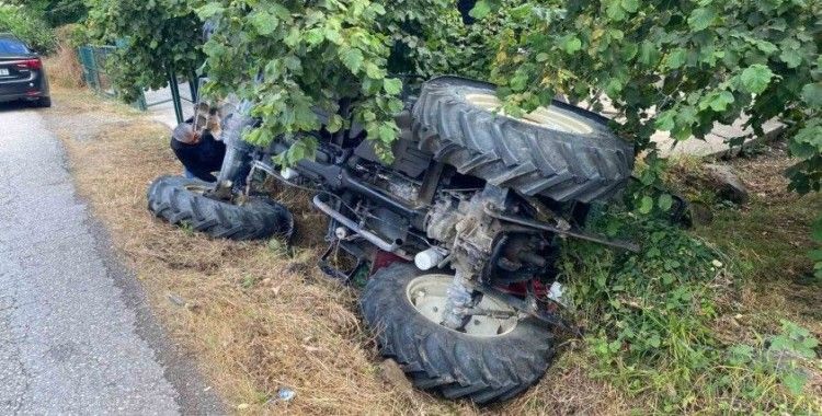 Alaplı’da traktör devrildi