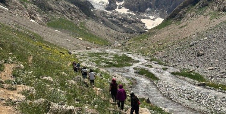 40 kişilik grup Cennet-Cehennem Vadisi’nde doğa yürüyüşü gerçekleştirdi