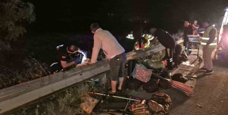 Anadolu Otoyolu’nda feci kaza... Tır, minibüse arkadan çarptı: 7 yaralı