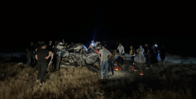 Elazığ'da otomobil şarampole devrildi: 2 ölü