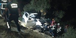 Köpeğe çarpmamak için manevra yapan araç kaza yaptı: 2 ölü