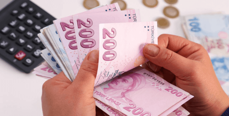 Yaşlı ve engelli aylıkları hesaplara yatırıldı