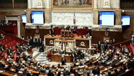 Fransa'da hükümet düştü