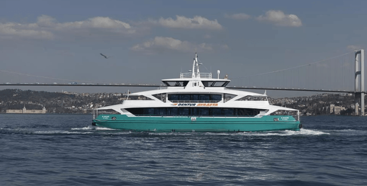 Beşiktaş-Üsküdar yolcu motoruyla kuru yük gemisi çarpıştı